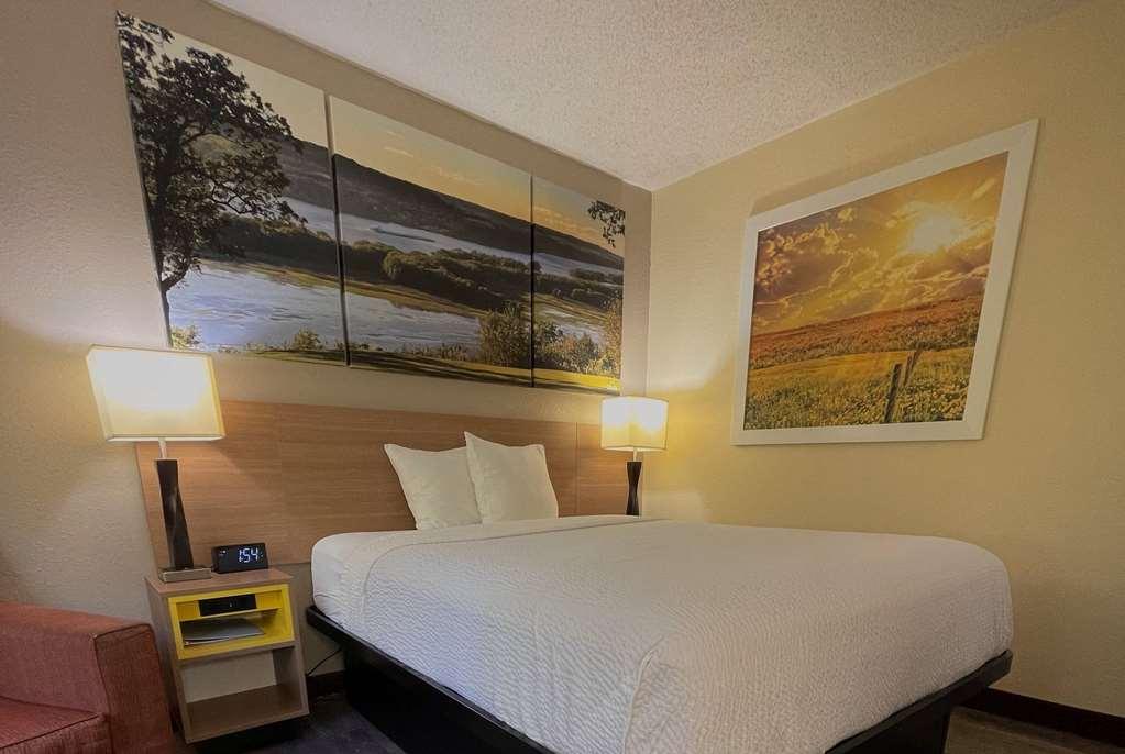 Days Inn & Suites By Wyndham Kaukauna Wi Room photo