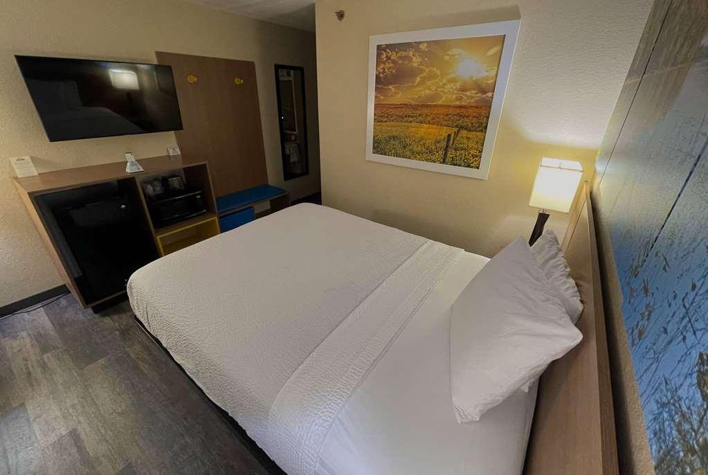 Days Inn & Suites By Wyndham Kaukauna Wi Room photo